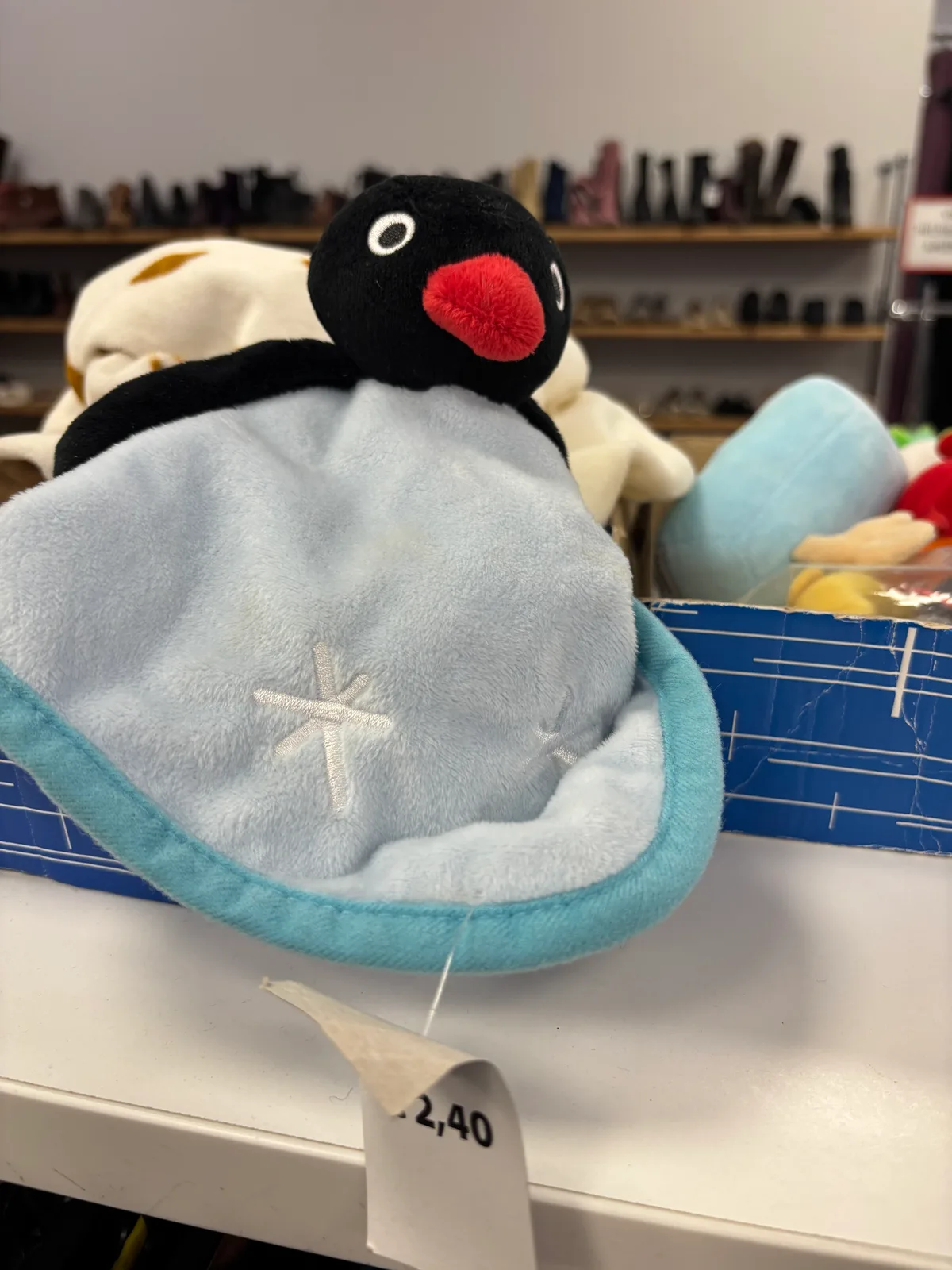 PINGU!!! Episkākais bērnu lupatiņš, noot noot! 2.4€ par šo tas ir NECIK. Stàvoklis apskaužami ideāls. Plus tam ir vismaz 4 birkas, ko zelēt (tiem, kam zobi a...