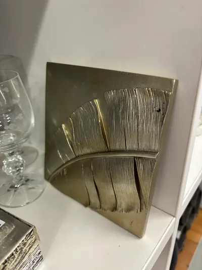 Divas tropiskas metāliskas krāsas dekoratīvās flīzes. Ja ...