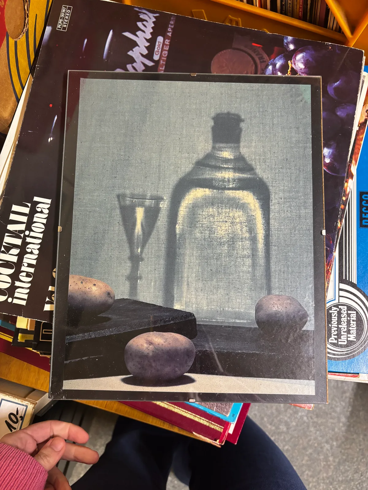 Māksla par kartupeļiem un pudeles ēnu.  in Sigulda