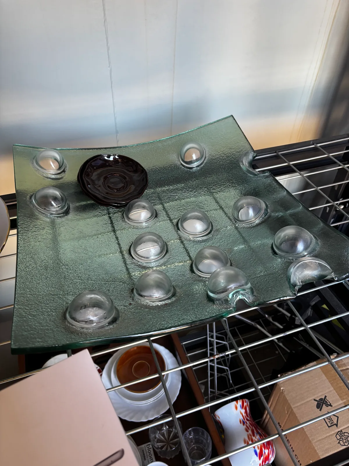 AM studio mākslinieku veidots mazās tēlniecības formas priekšmets. Vnk WOW! 

Lieliski iederēsies kā centrālais elements interjerā vai vienkārši unikāls di...