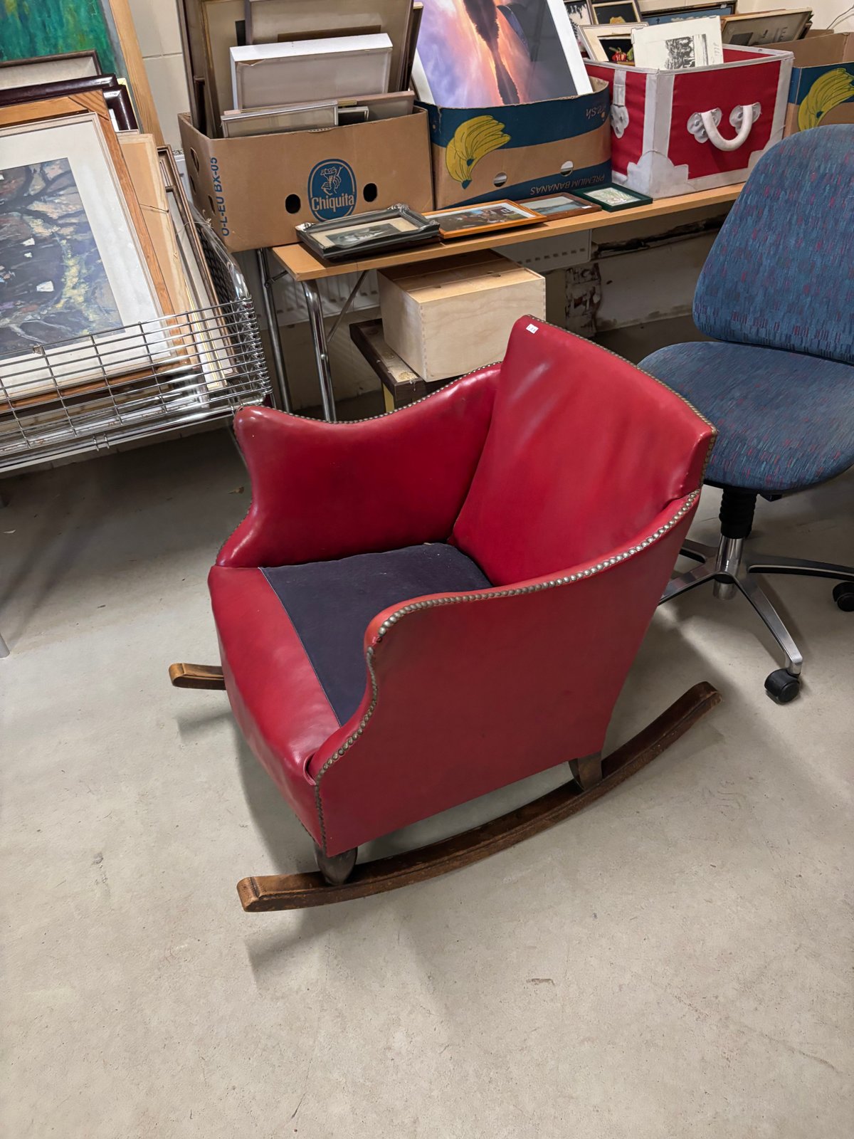 Inčīgs restaurējams šūpuļkrēsls.