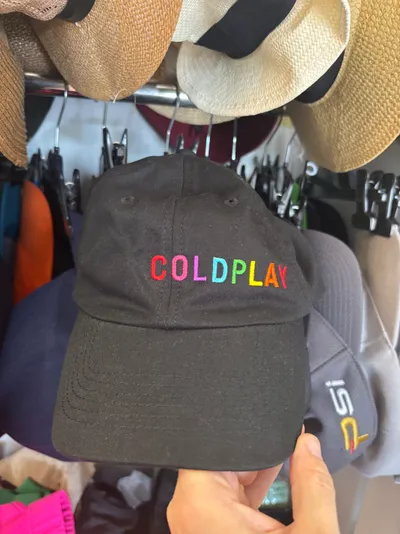 Coldplay kepka, jeb dziesmas vārdiem sakot, cepuru pilnā,...