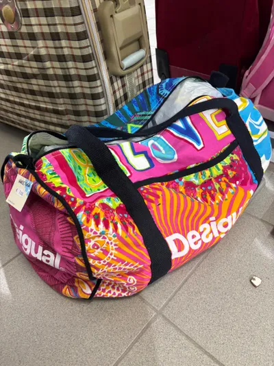 Forša, mīlu slavinoša Desigual weekender/sporta soma par ...