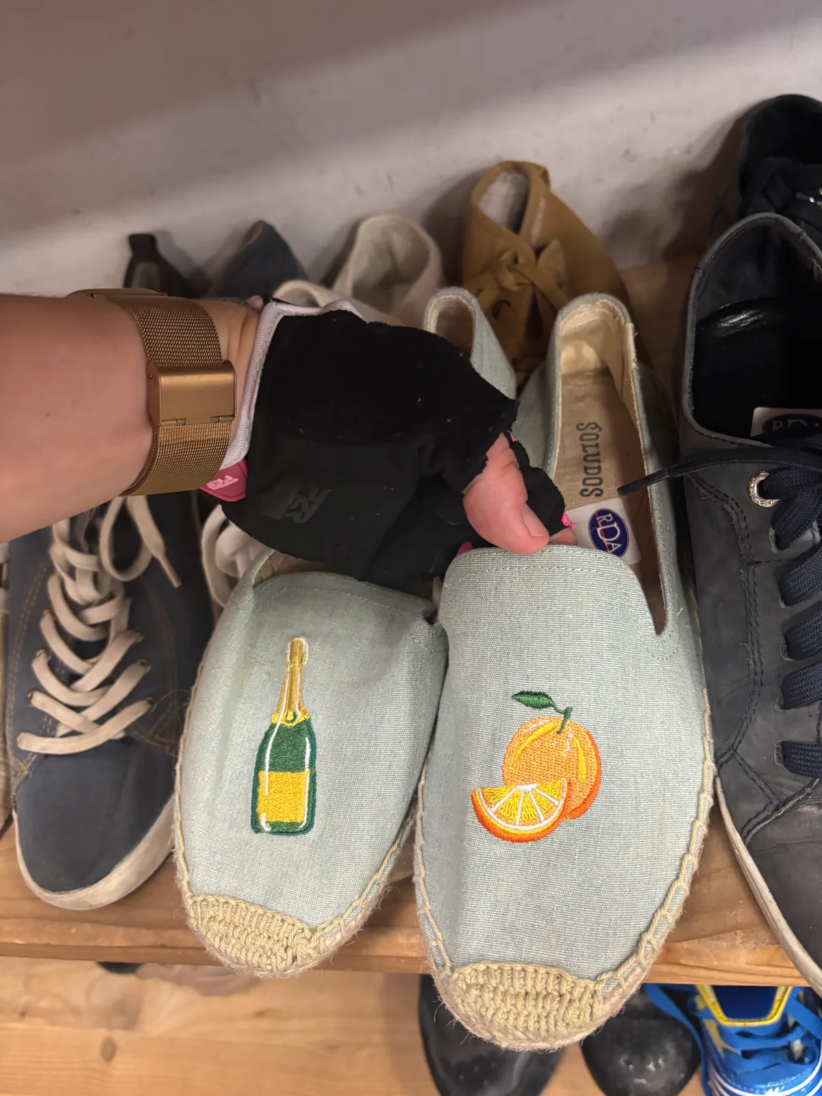 Šampanieša un apelsīna espadrilas, čin čin!
Izmērs: 7, cena: 3 in Sigulda