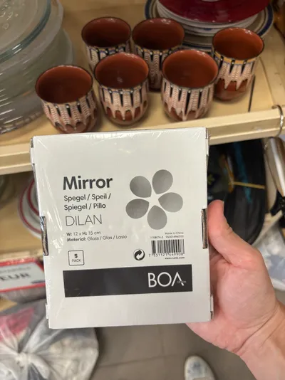 Spoguļi ziedlapiņu formā tiem, kam jau apnikuši ikea sešs...