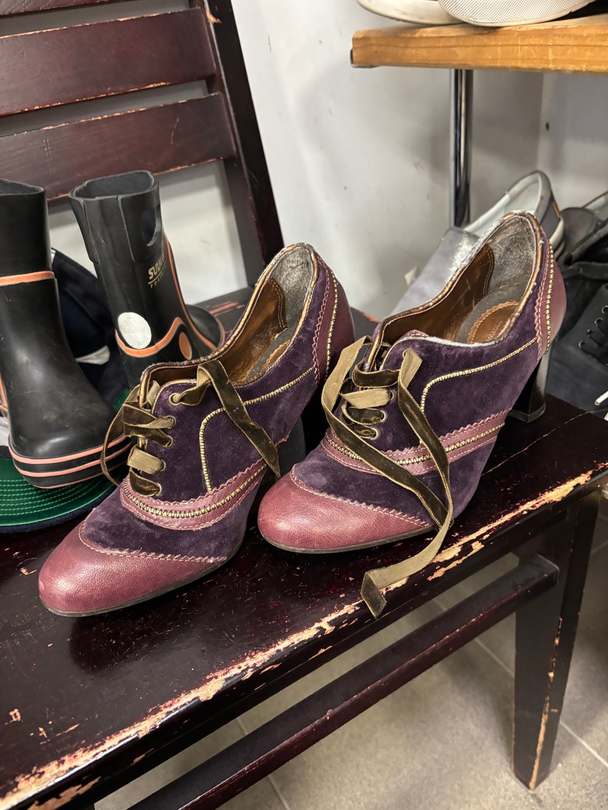 Size 38. Just 1.2€. Omg.. 🫠🤯🤩 Shoes with "lavorazione artigiana" are made with hand crafting techniques, following the best Italian tradition of shoe making.