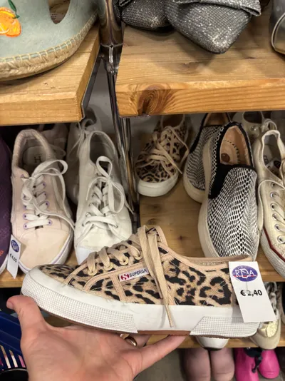 Gandrīz kā jaunas gepardu Superga, 2.4€ 38. izm. Man liel...