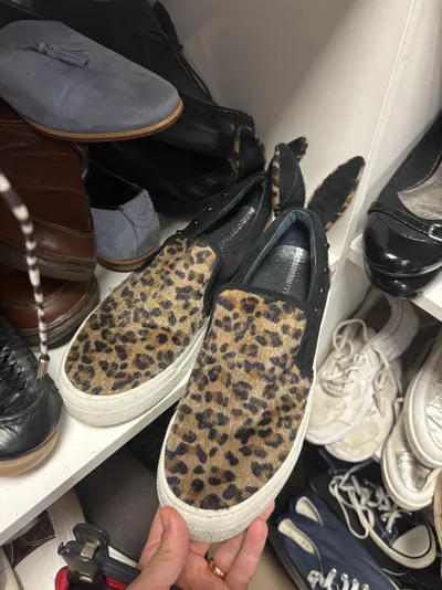 Millie’s loaferi ar kniedēm! AUSĪM! Un leoparda kažoku. K...